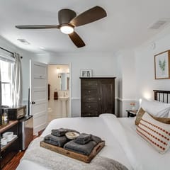 Charming Downtown 1 BR Suite