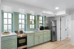 Charming Historic 1BR w/ Private Porch + Free Parking - Image 2