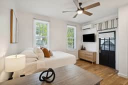 Cozy Studio in the Center of Downtown Charleston! - Image 5