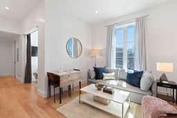 The Iris, Superior Suite - Image 5
