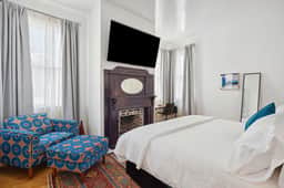 Spacious Apartment With Vibrant Style and Heated Pool - Image 2