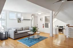 Unique and Spacious Apartment with Heated Pool - Image 4