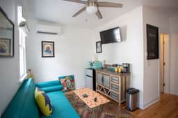 Cozy Art Villa in Historic Charleston, SC - Image 4
