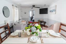 Beautifully Restored  Downtown Apartment - Image 3