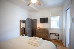 Cozy Art Villa in Historic Charleston, SC - Image 3