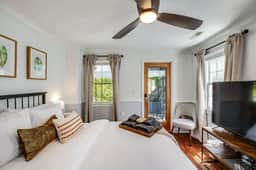 Charming Downtown 1 BR Suite - Image 3