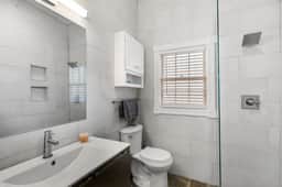 Luxurious KING Suite With New HEATED POOL - Image 4