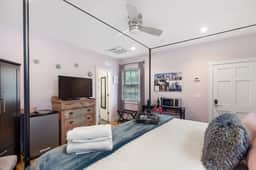 Luxurious KING Suite With New HEATED POOL - Image 2