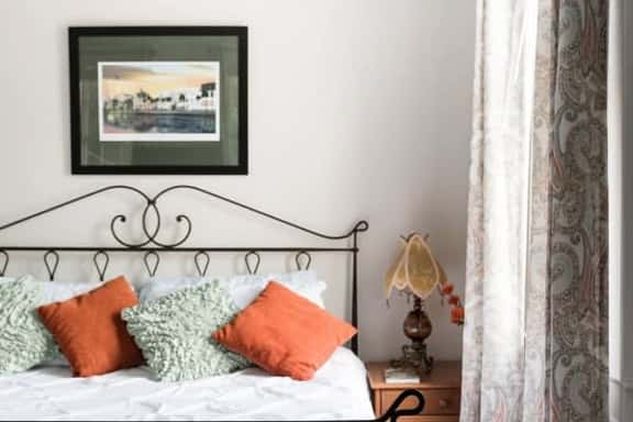 Charming Suite in the Heart of Charleston - Image 1