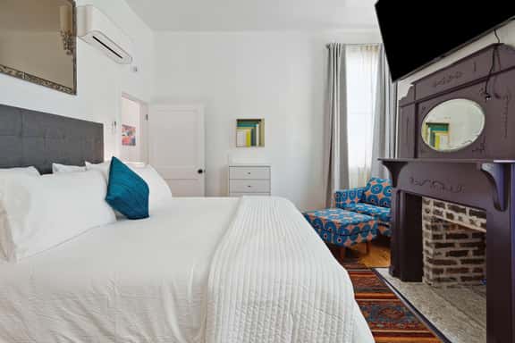 Spacious Apartment With Vibrant Style and Heated Pool - Image 1