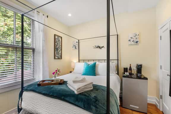 Quiet MINI Suite with new HEATED POOL - Image 1