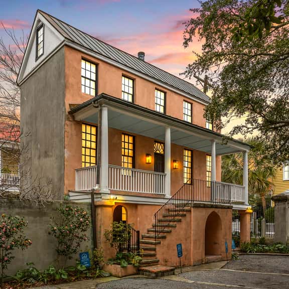 Charming Historic 1BR w/ Private Porch + Free Parking - Image 1