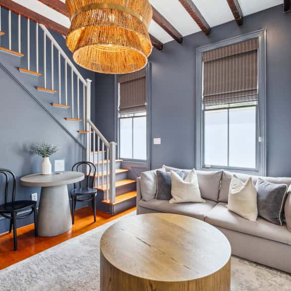 Beautiful Renovated Apartment One Block from King! - Image 1