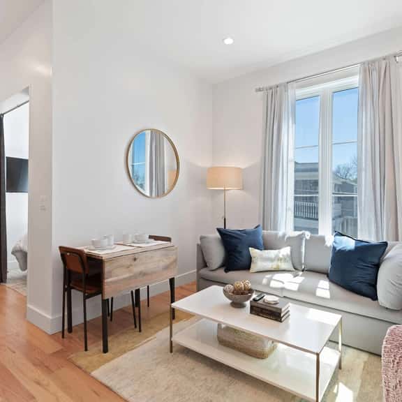 The Iris, Superior Suite - Image 1