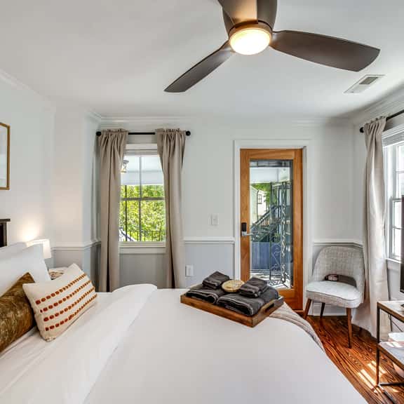 Charming Downtown 1 BR - Image 1