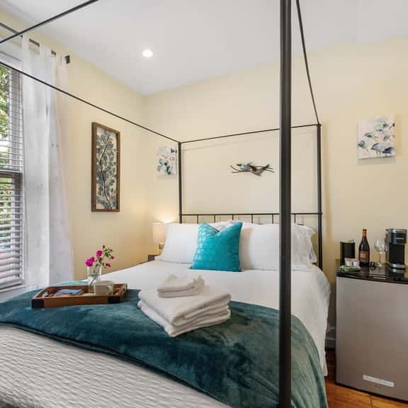 Quiet MINI Suite with new HEATED POOL - Image 1