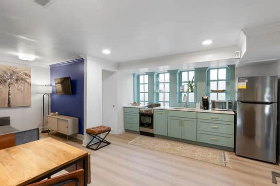 Charming Historic 1BR w/ Private Porch + Free Parking - Image 3
