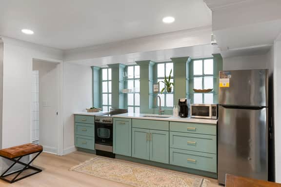 Charming Historic 1BR w/ Private Porch + Free Parking - Image 4