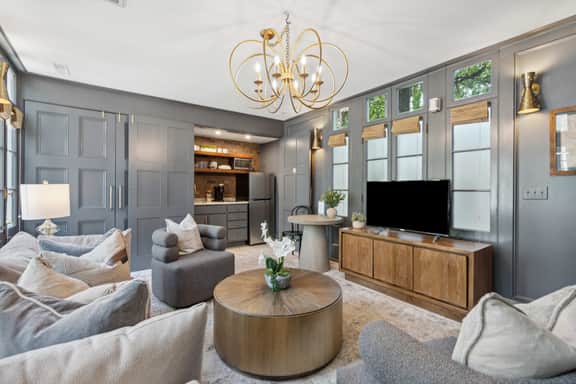 Serene Cottage with Beautiful Garden & Heated Pool - Image 3