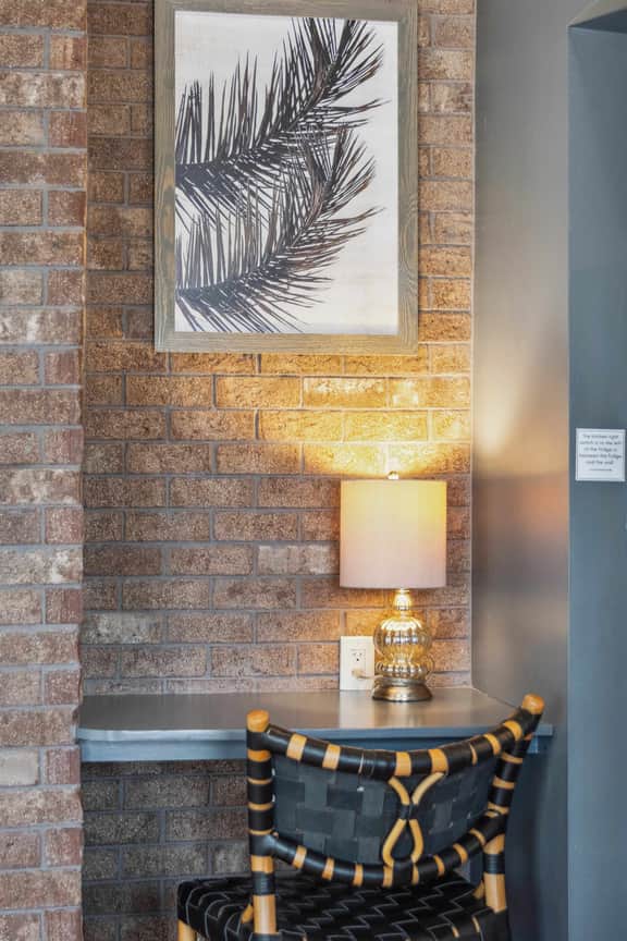 Beautiful Renovated Apartment One Block from King! - Image 5