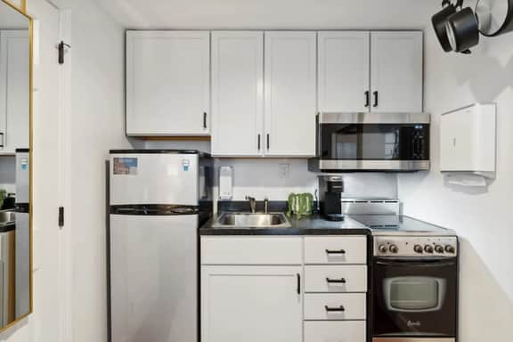 Exclusive Open Loft in Downtown Charleston - Image 4