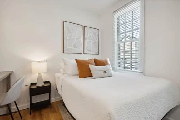 Cozy Studio in the Center of Downtown Charleston! - Image 3