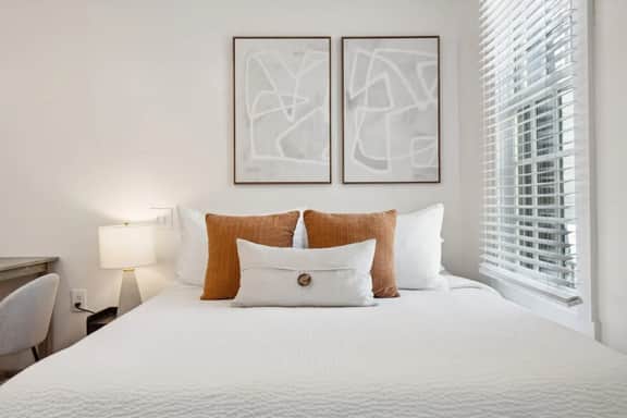 Cozy Studio in the Center of Downtown Charleston! - Image 4