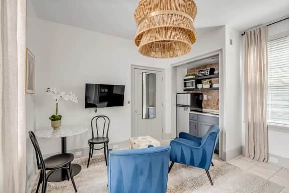 Courtyard Suite with Tranquil Garden & Heated Pool - Image 2