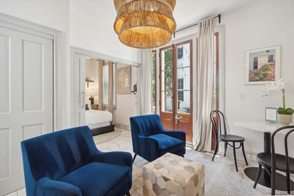 Courtyard Suite with Tranquil Garden & Heated Pool - Image 3