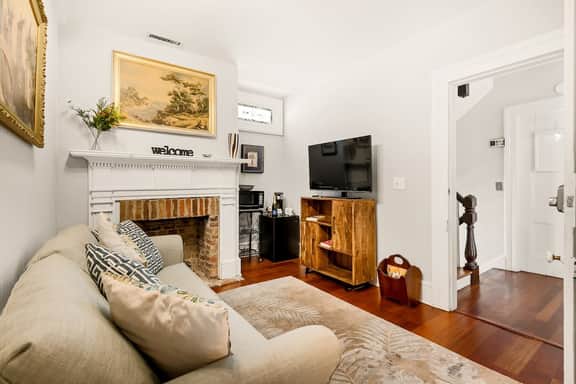 The  Gallery Suite -  by MUSC ★FREE PARKING★ - Image 3