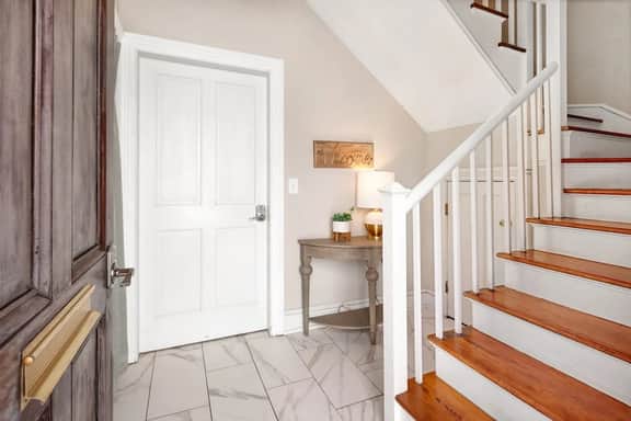 Bright & Secluded Apartment with Pool Access - Image 2