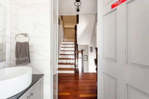 Beautiful Suite with Parking in Downtown Charleston - Image 3