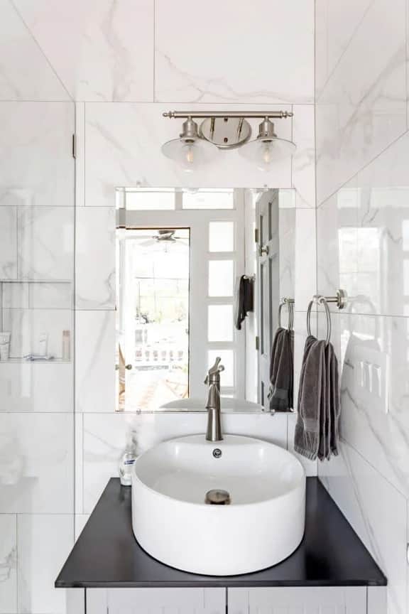 Beautiful Suite with Parking in Downtown Charleston - Image 5
