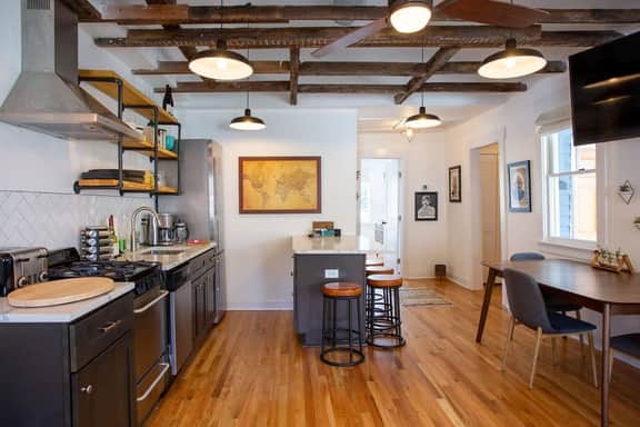 Beautiful Art Villa in Historic Charleston, SC - Image 3