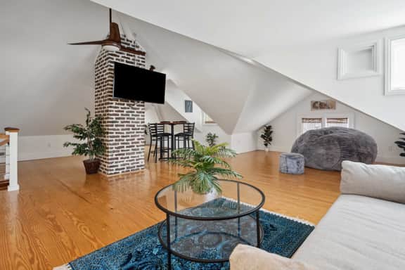 Unique and Spacious Apartment with Heated Pool - Image 3