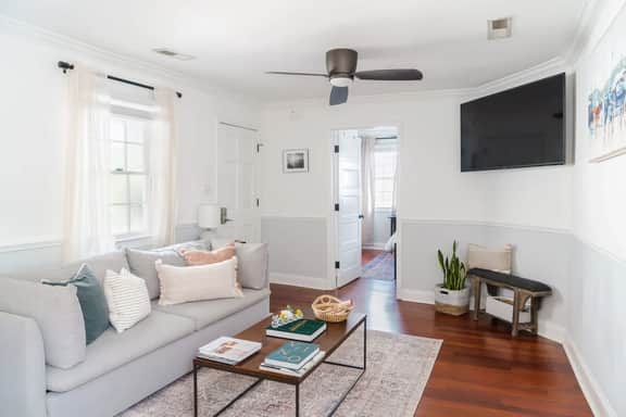 Beautifully Restored  Downtown Apartment - Image 4