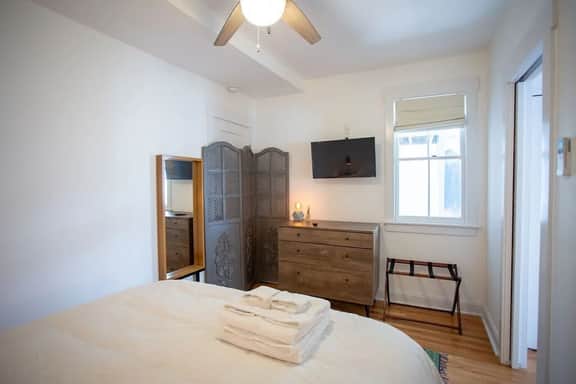Cozy Art Villa in Historic Charleston, SC - Image 3