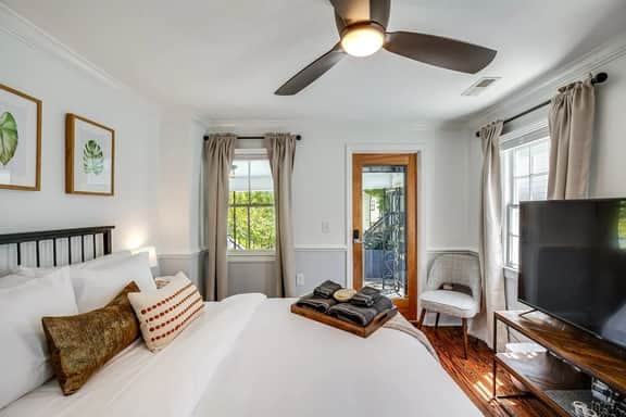 Charming Downtown 1 BR Suite - Image 3