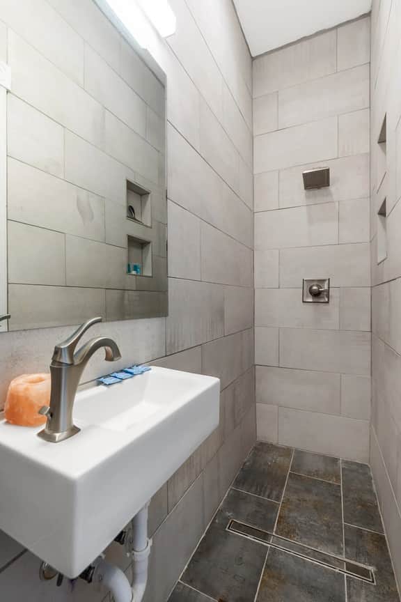 Cozy Suite in Downtown Charleston with HEATED POOL - Image 5
